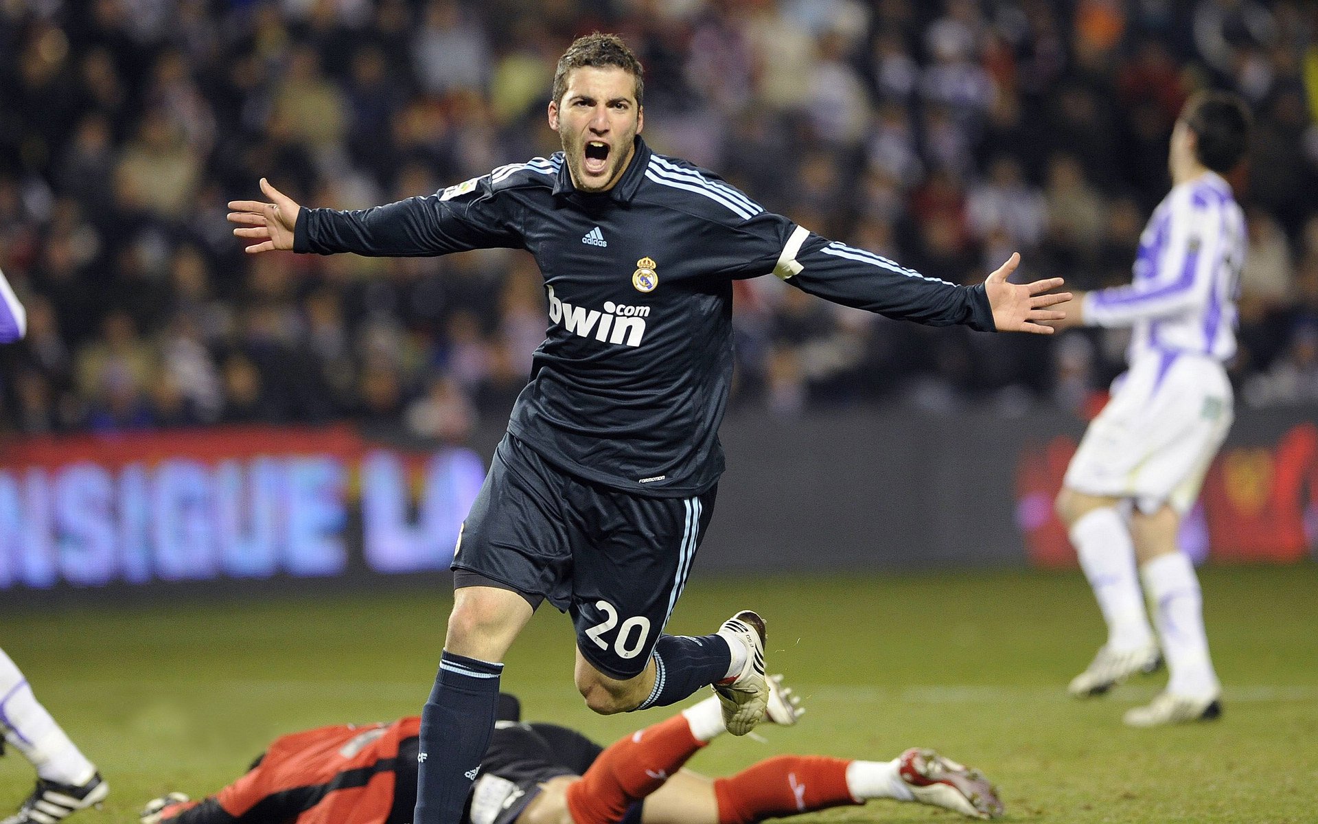 北欧寒冰终结巴斯克火焰，坎特一锤定音，芬兰足球历史性跨越毕尔巴鄂